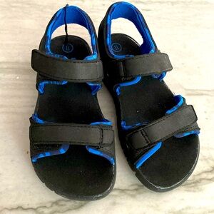 Zoe & Zac Velcro sandals